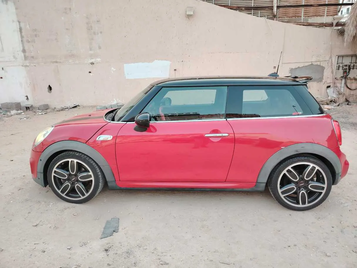 Car image 8