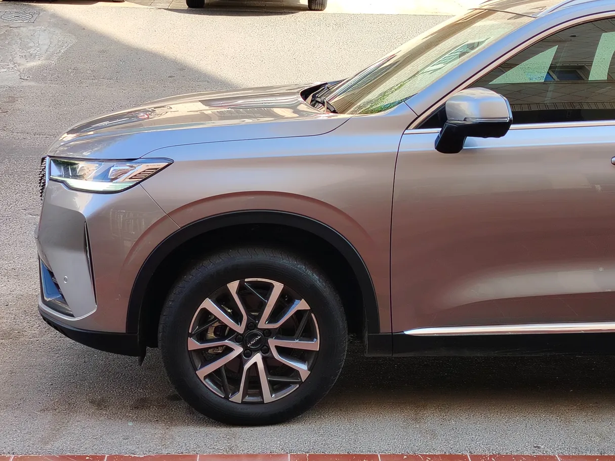 Car image 10
