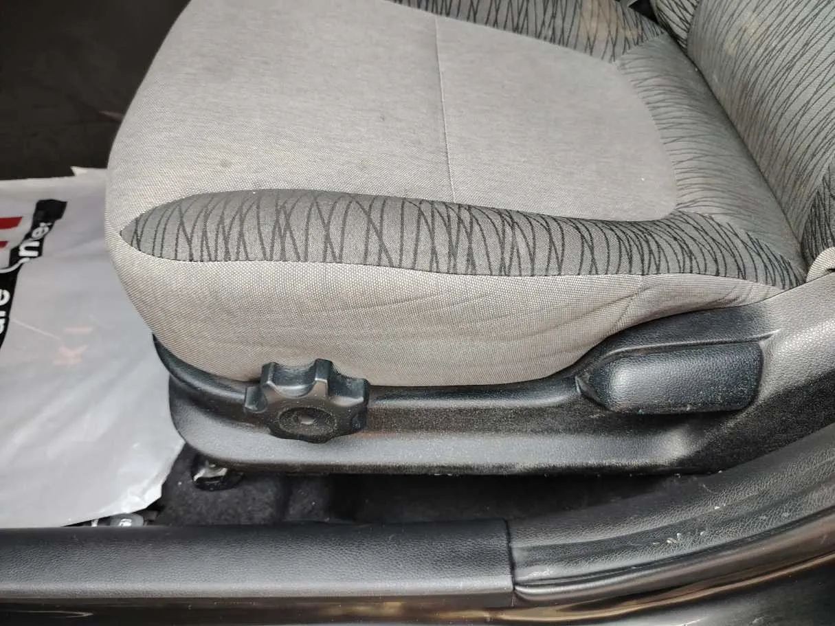 Car image 35