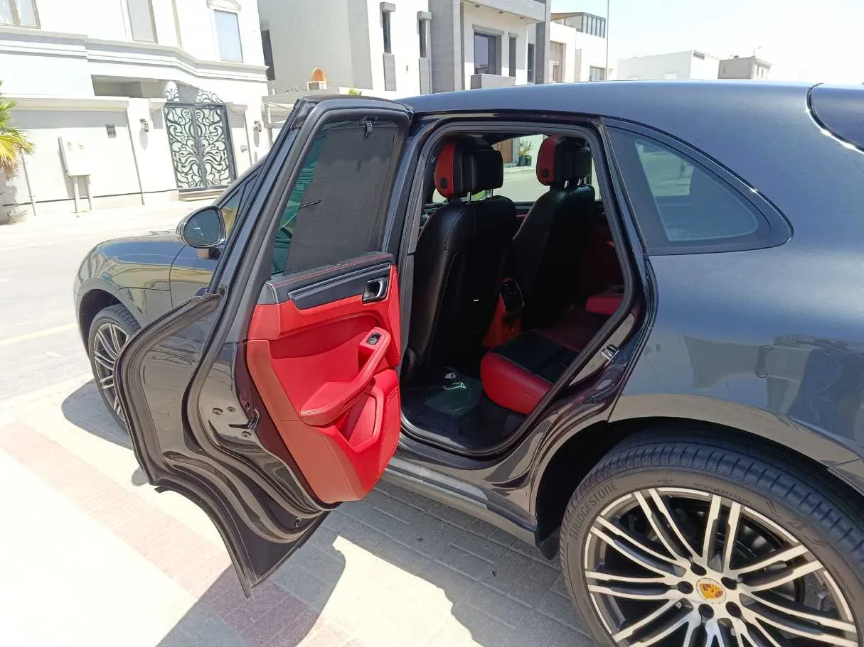 Car image 16