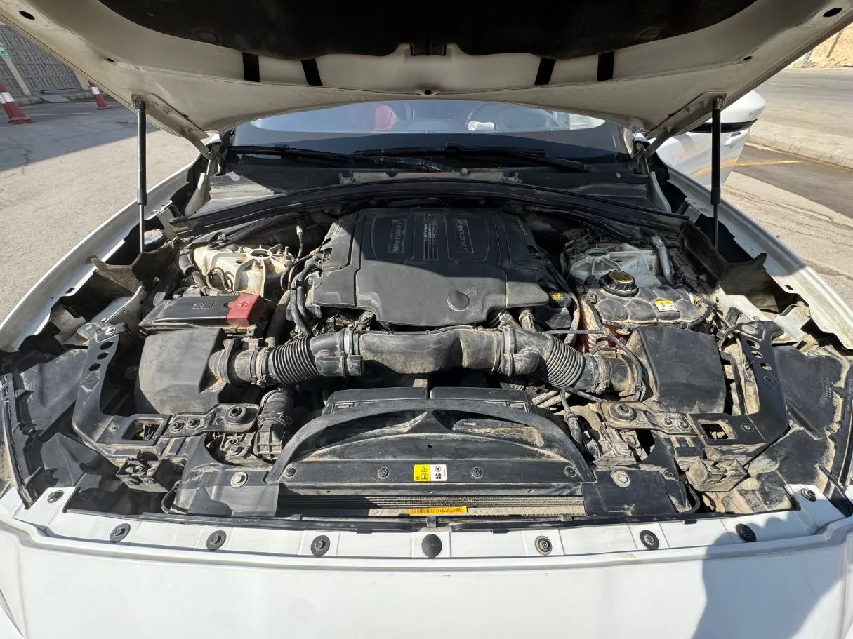 Car image 26