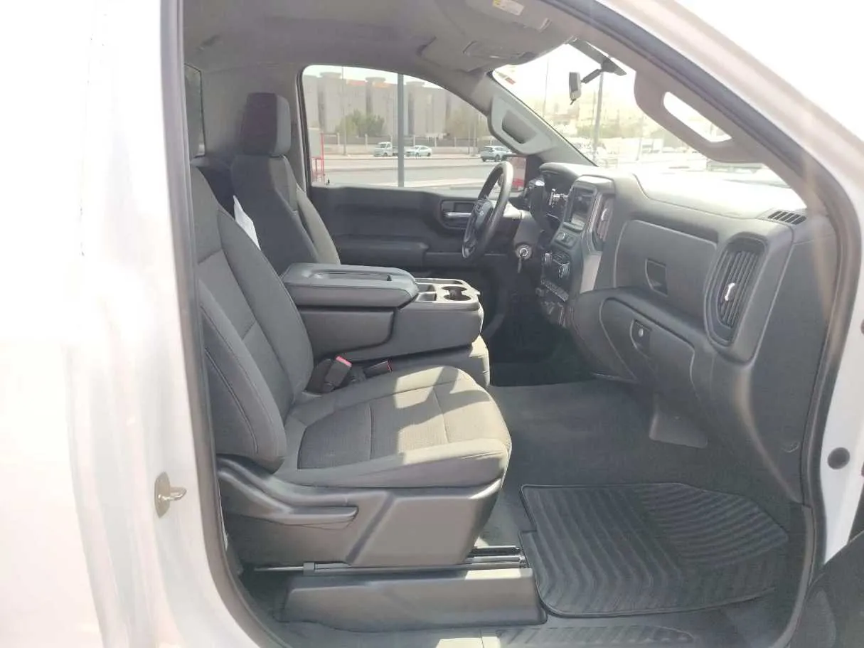 Car image 19