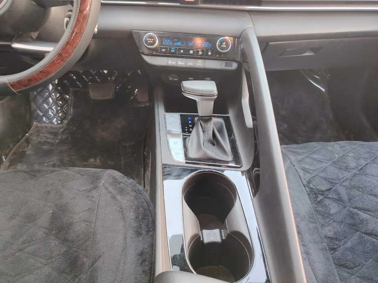Car image 20