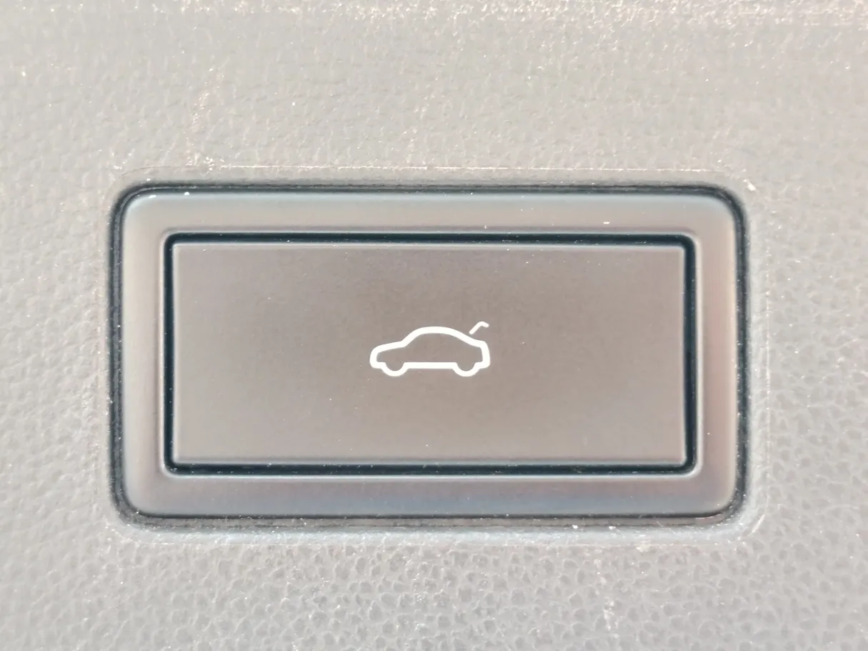 Car image 27