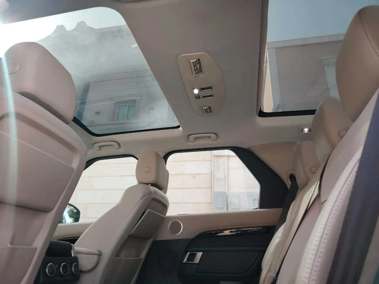 Car image 20