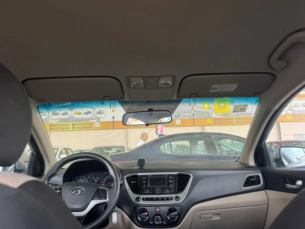 Car image 15