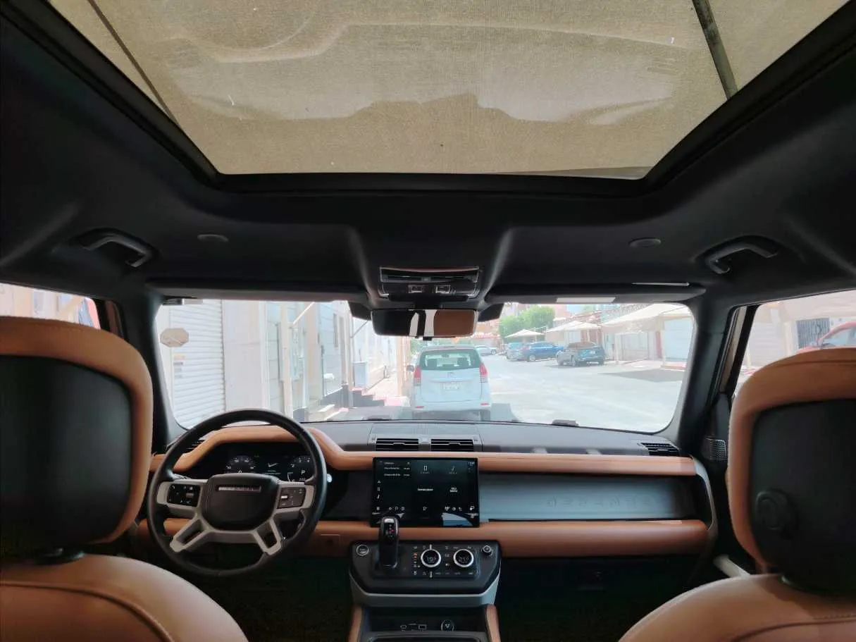Car image 17