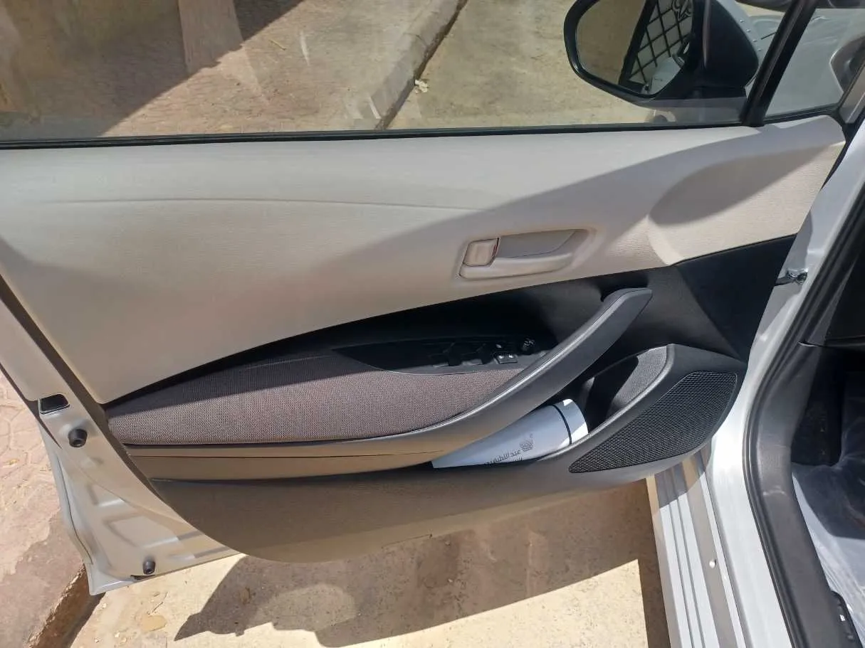 Car image 10