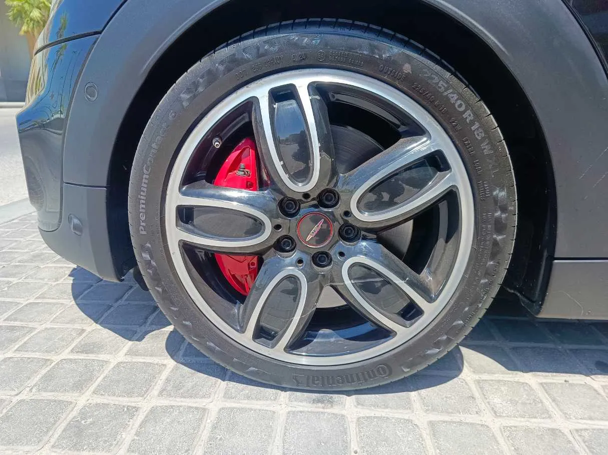Car image 10