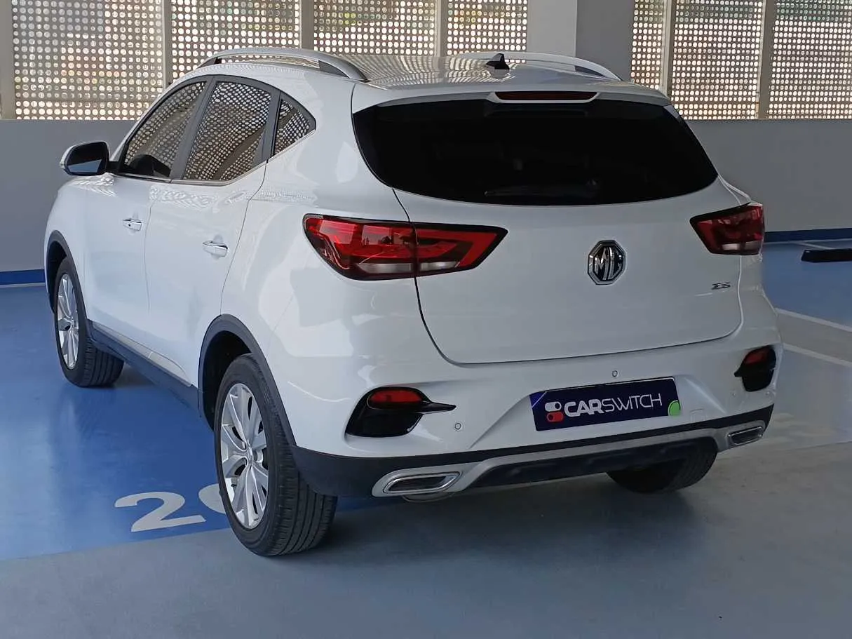 Car image 7
