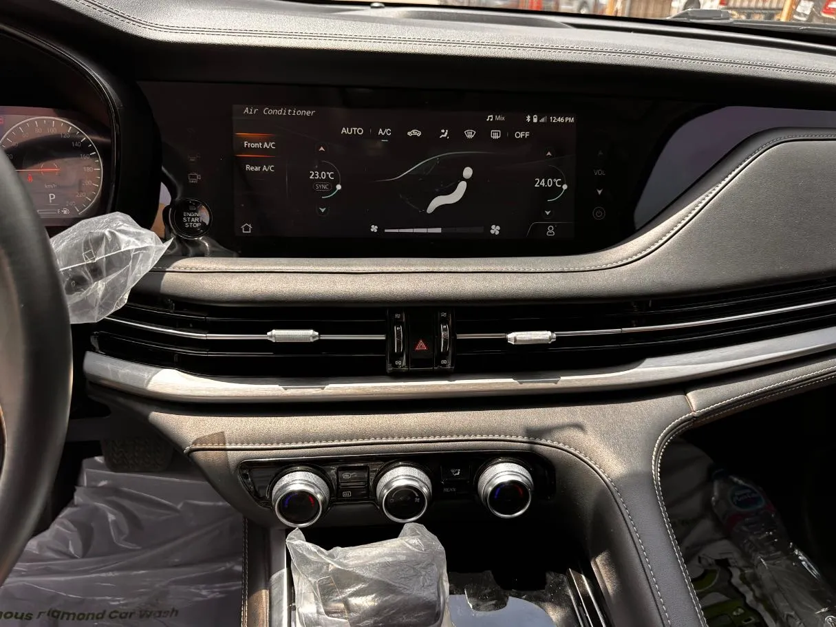 Car image 19