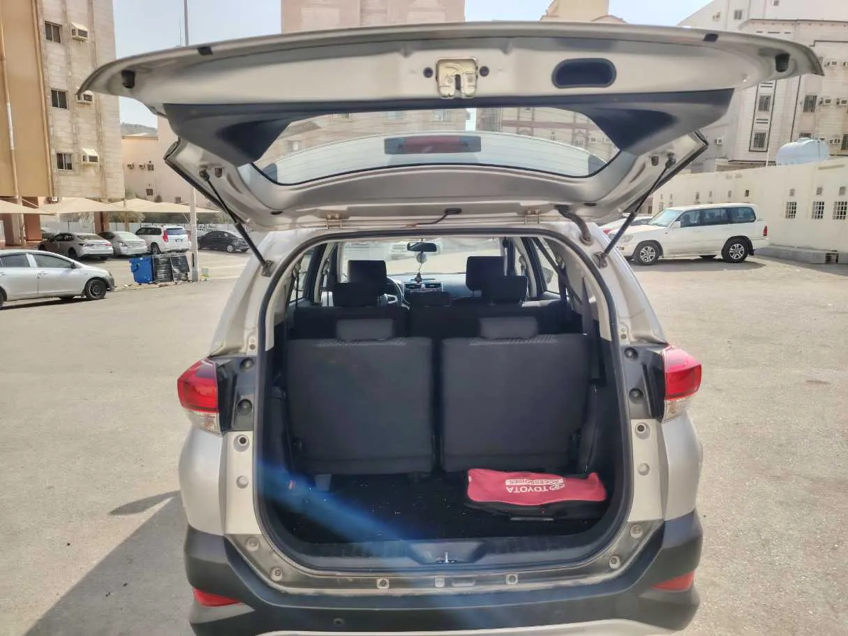 Car image 23
