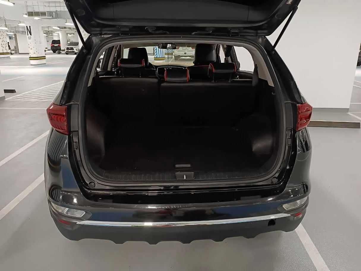Car image 19