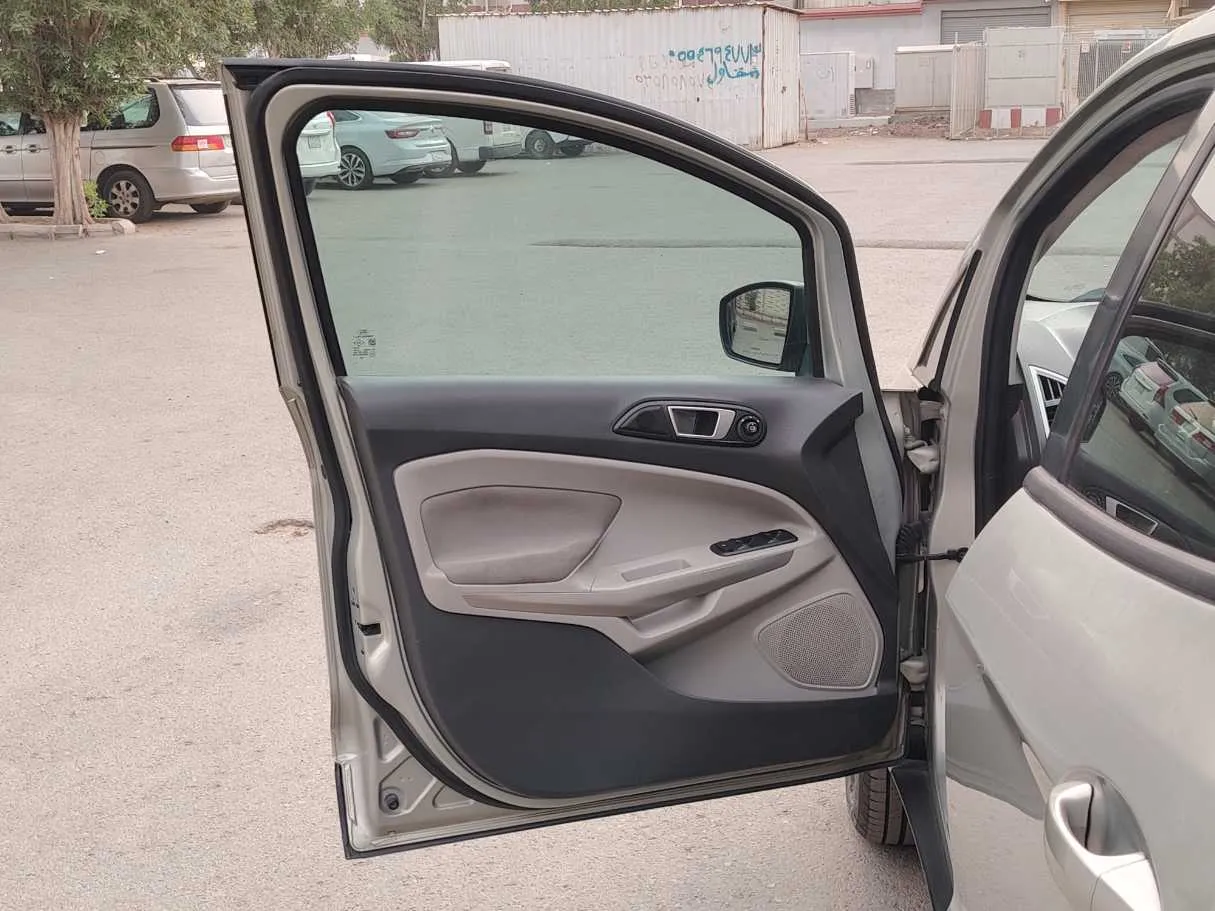 Car image 11