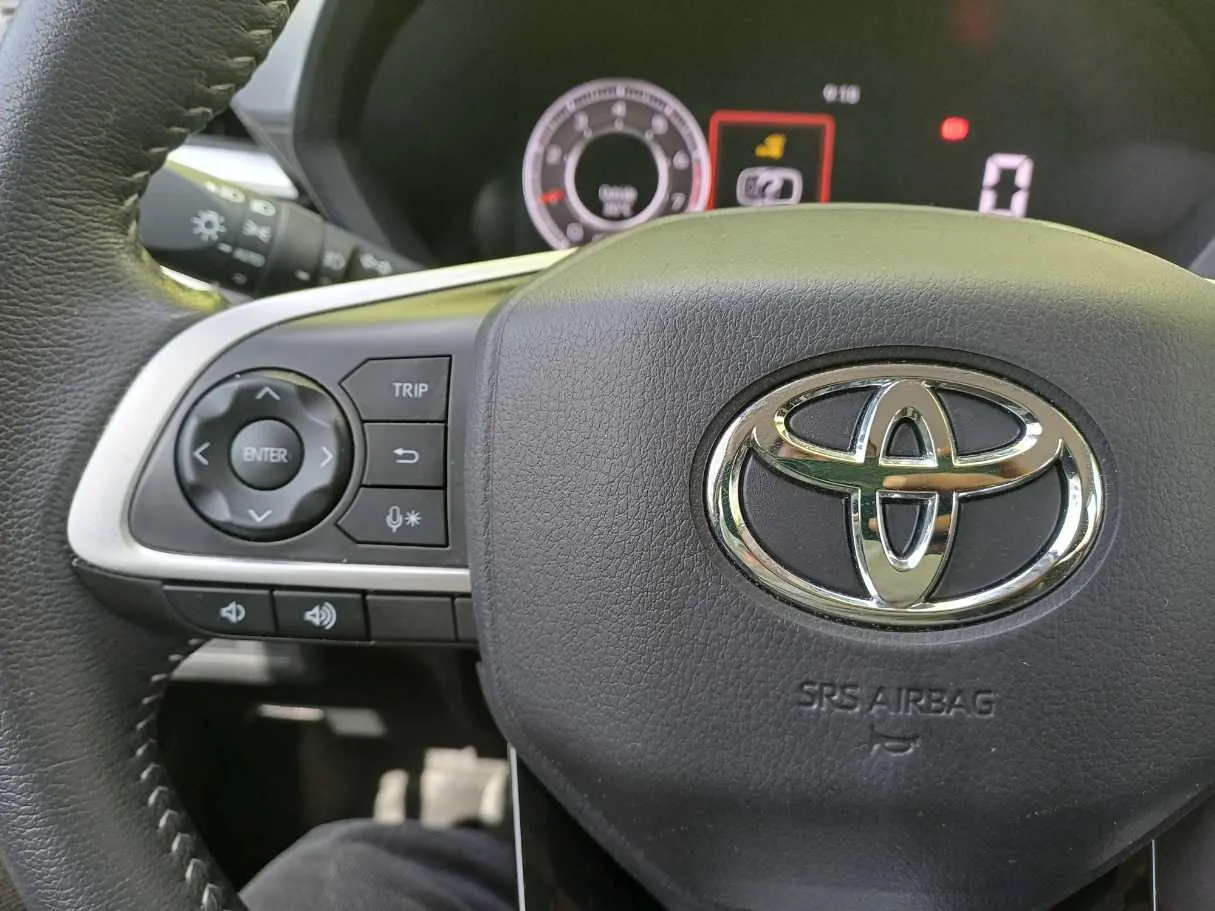 Car image 18