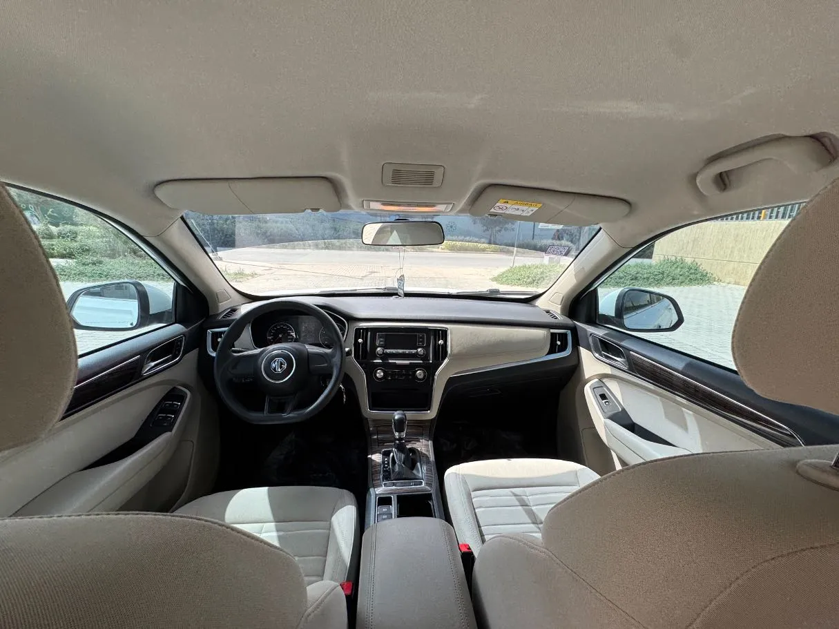 Car image 14