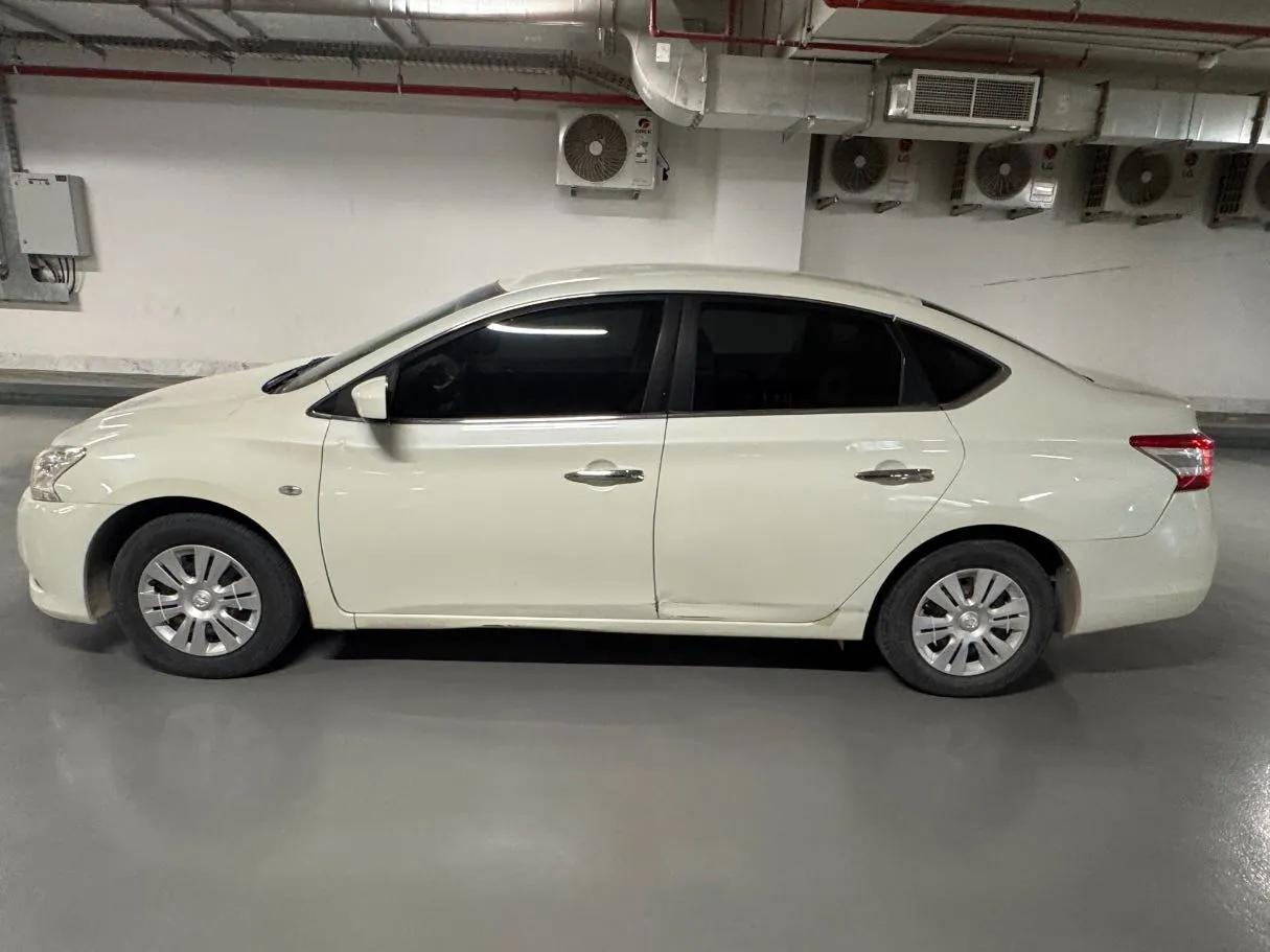 Car image 8