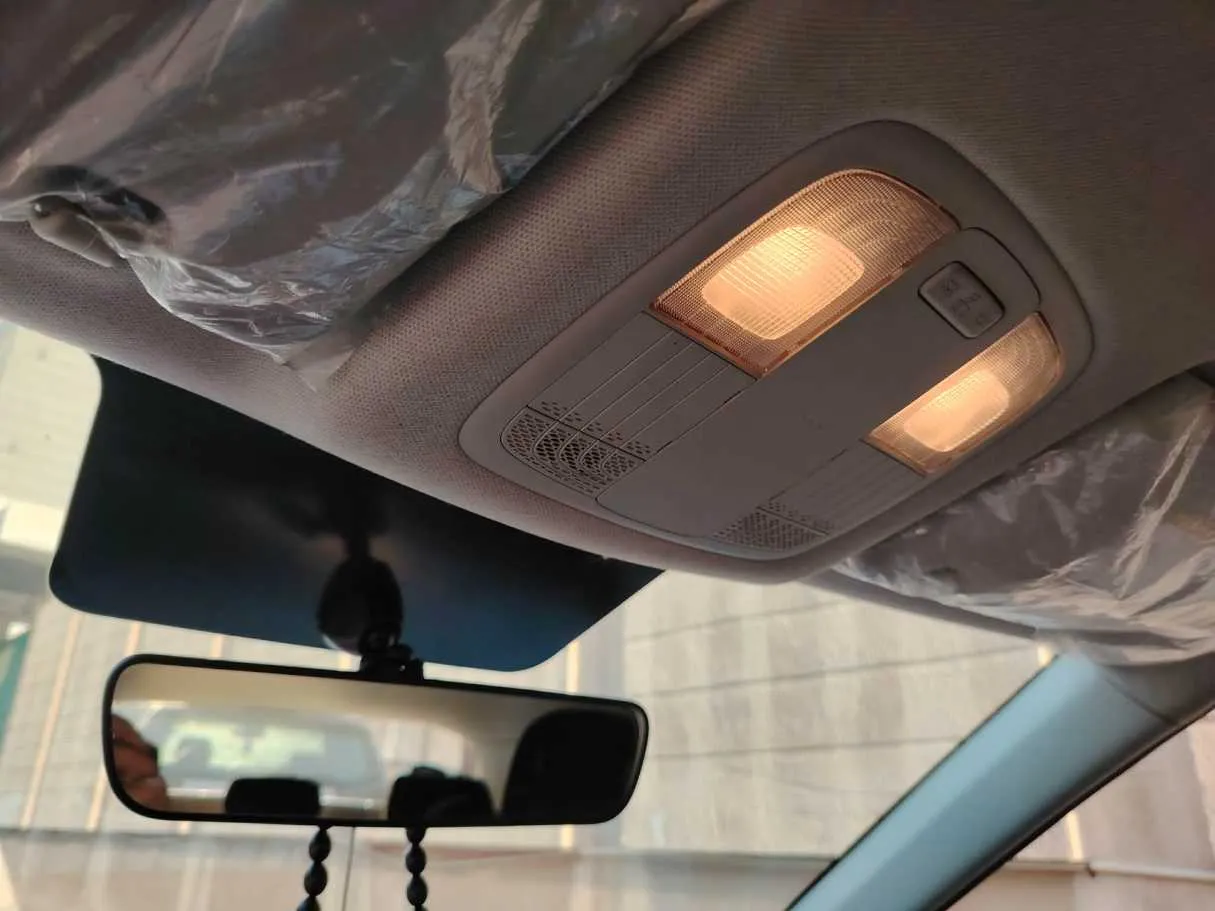 Car image 30