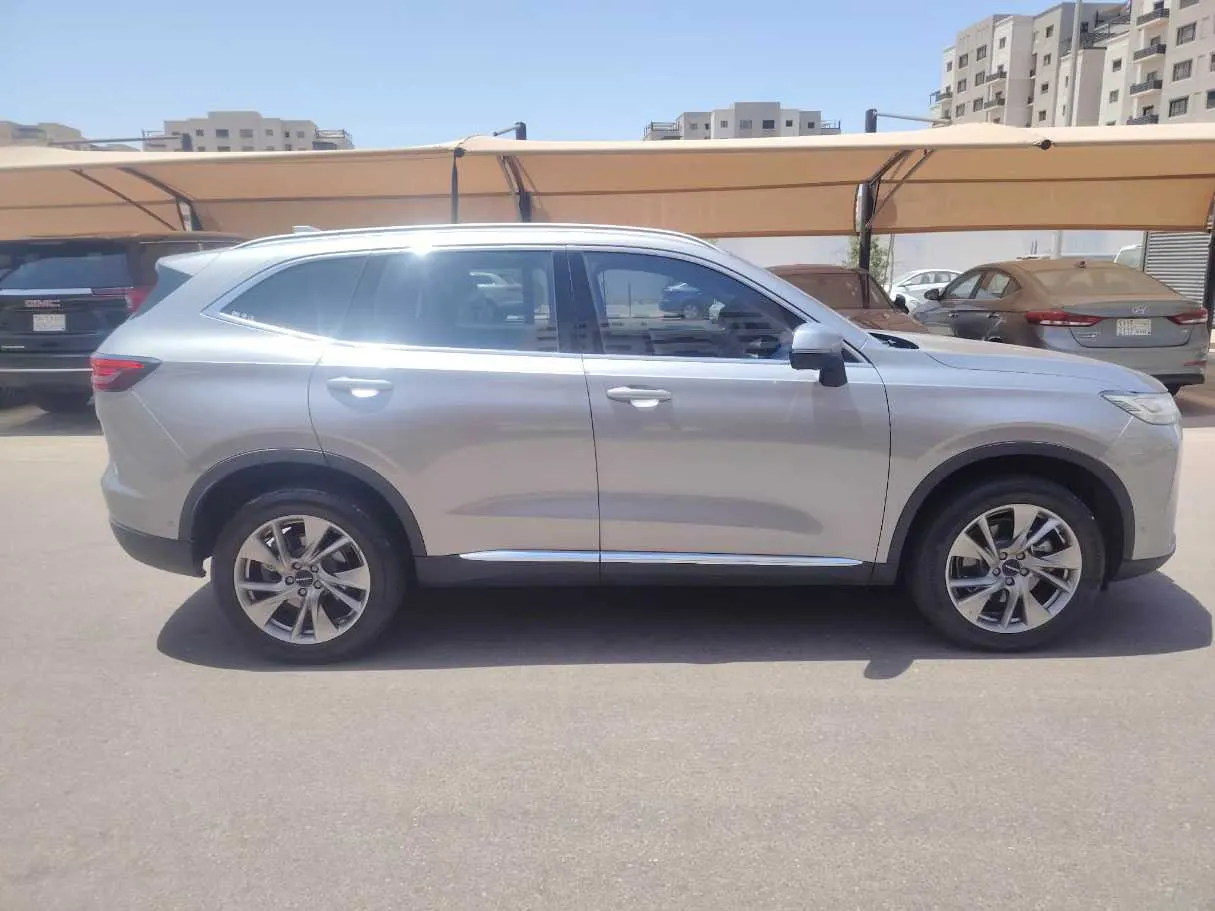 Car image 4