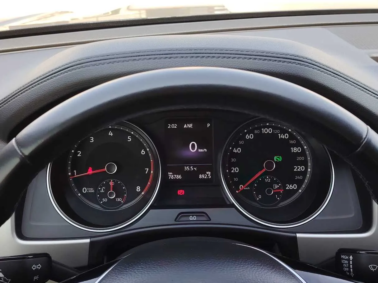 Car image 27