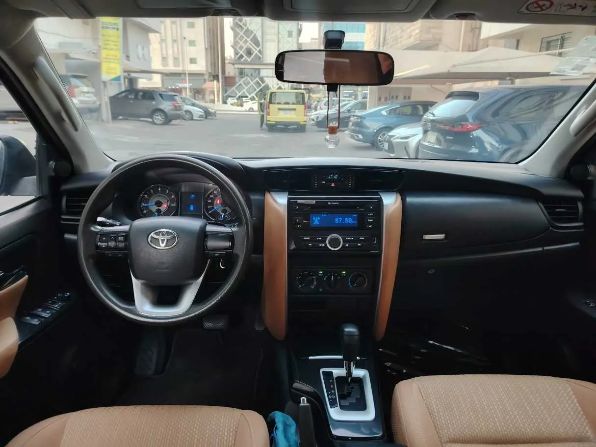 Car image 21