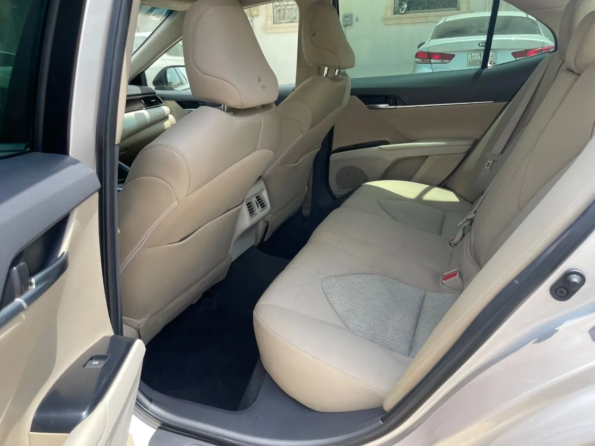 Car image 16