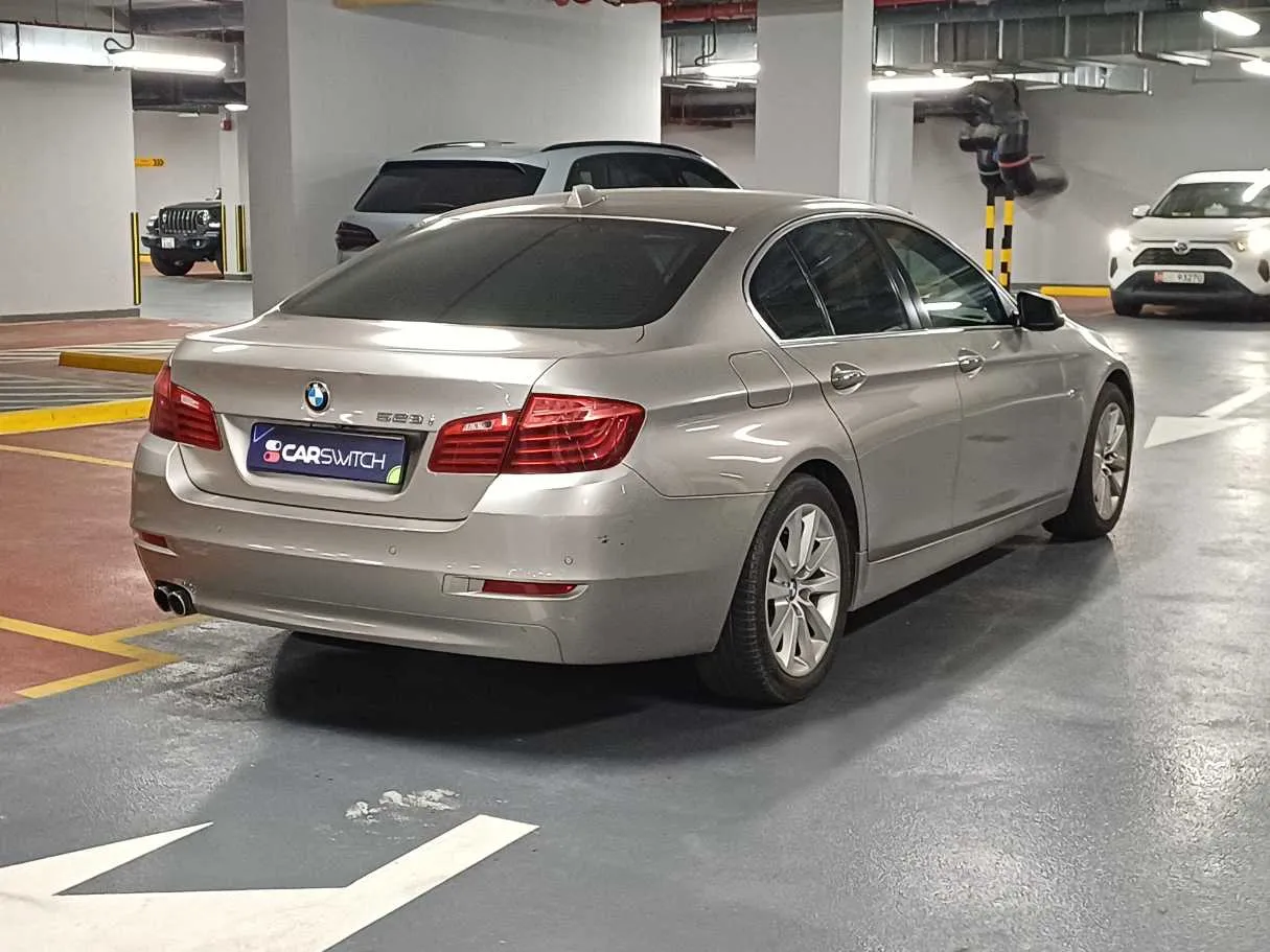 Car image 5
