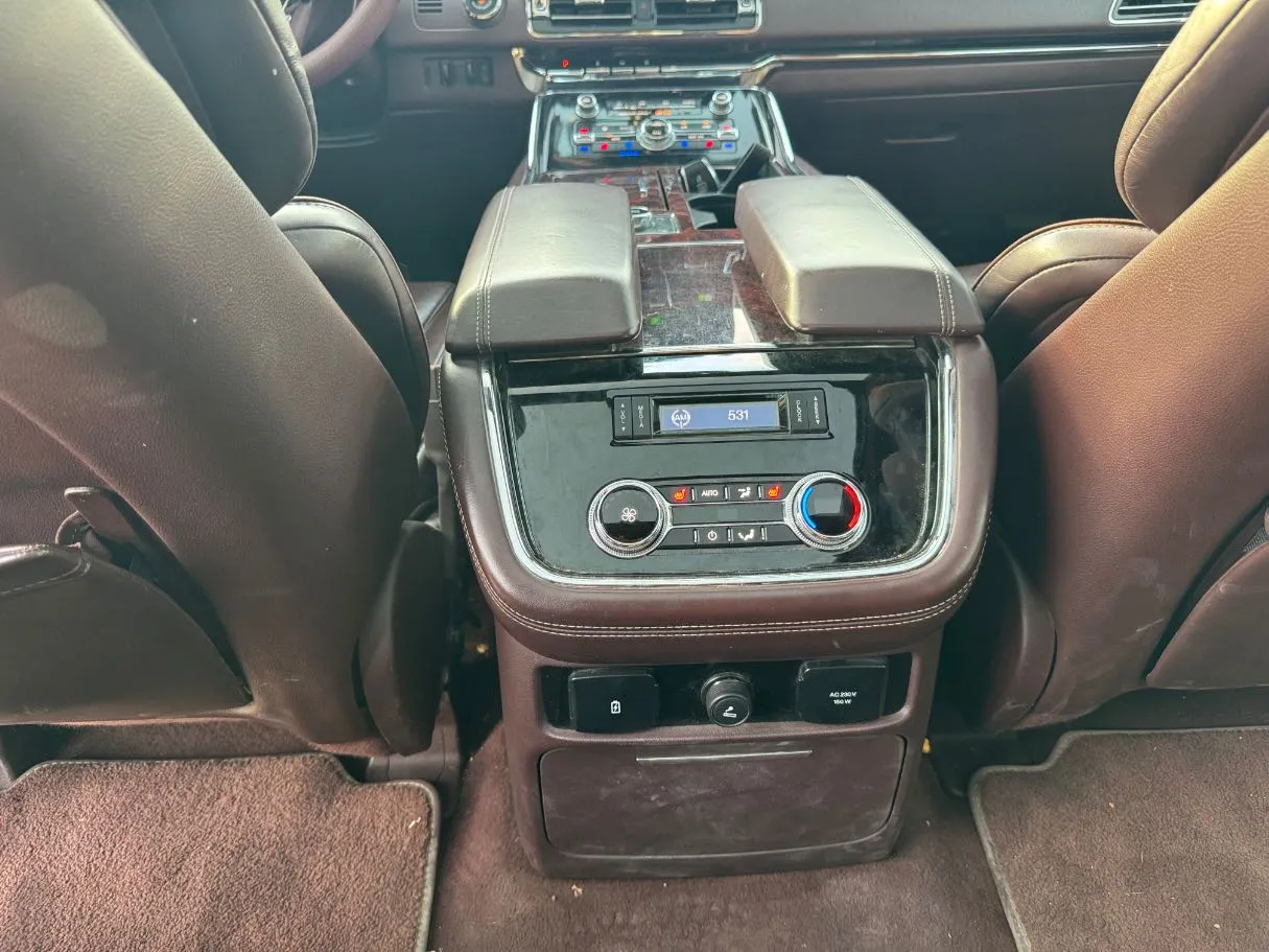 Car image 32
