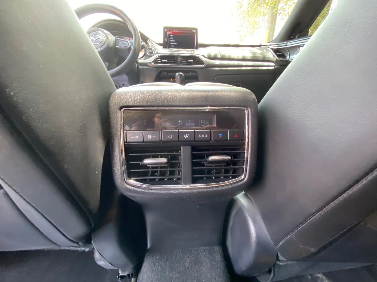 Car image 25