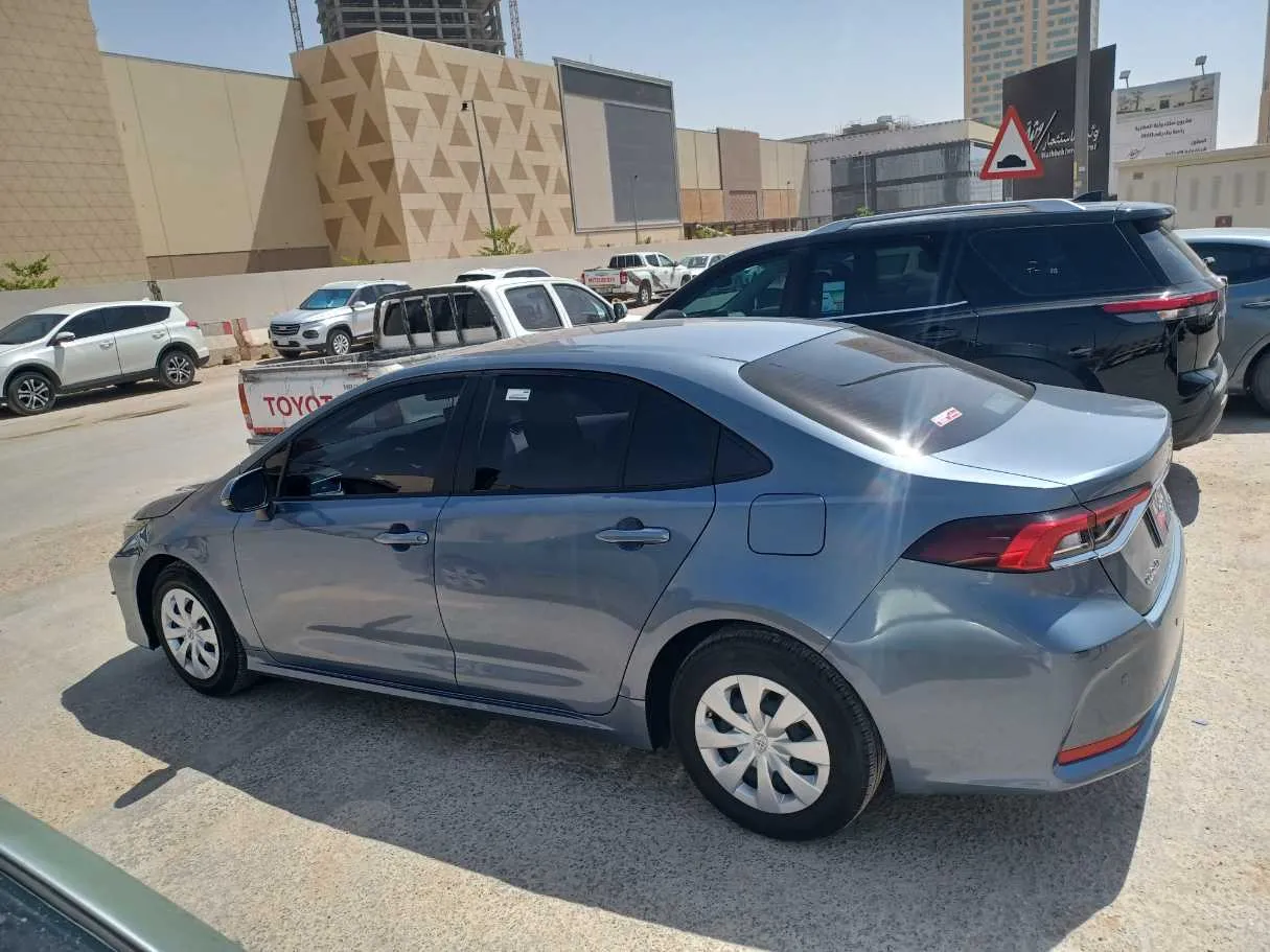 Car image 8