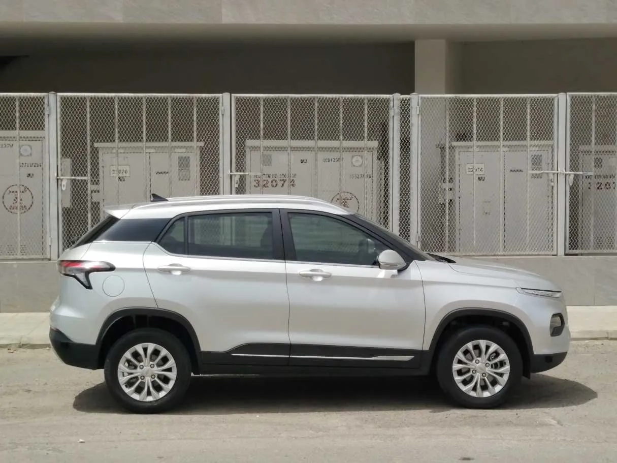 Car image 4