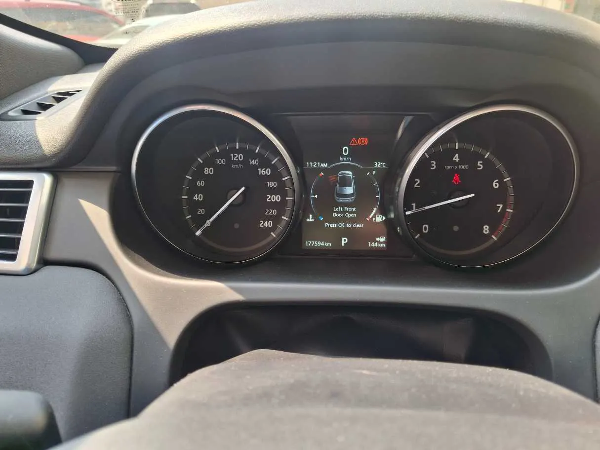 Car image 18