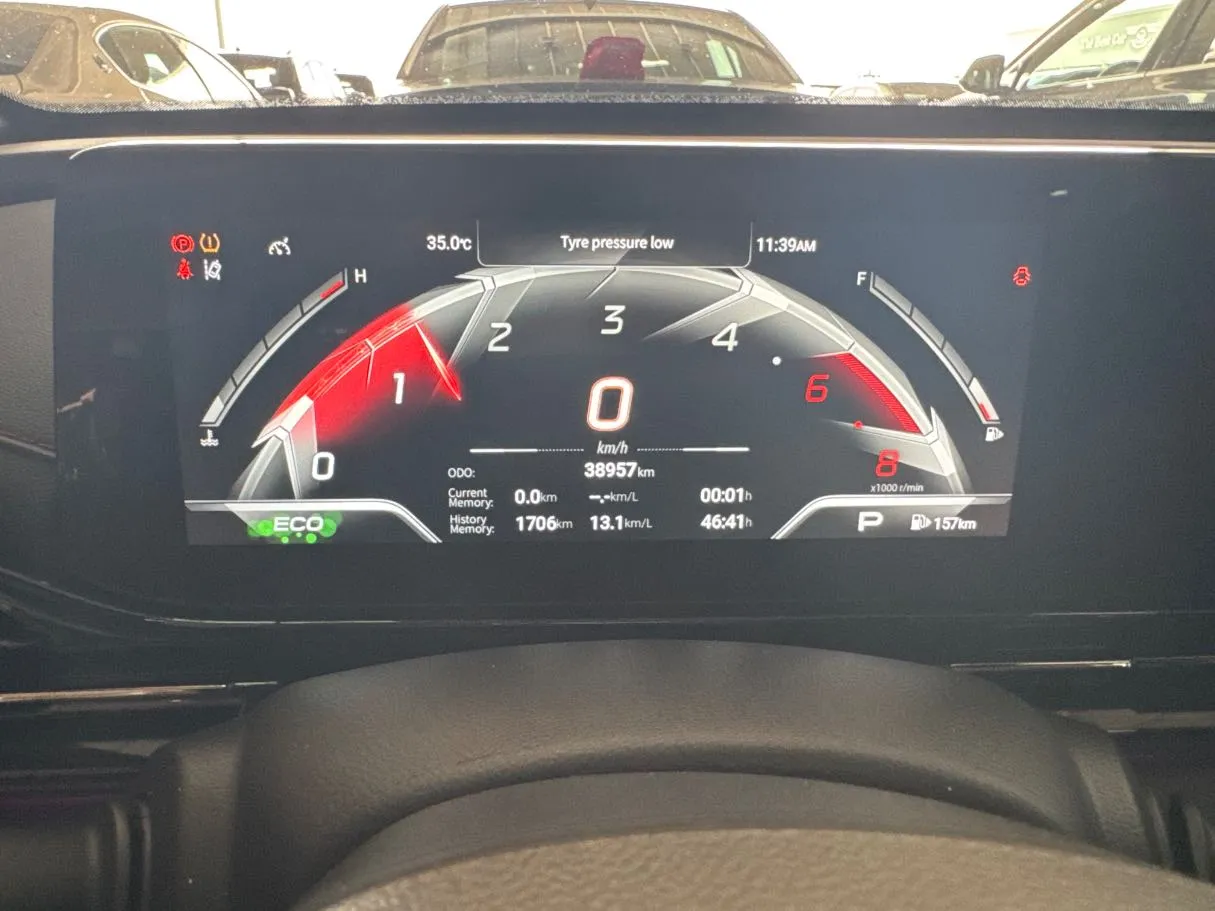Car image 9