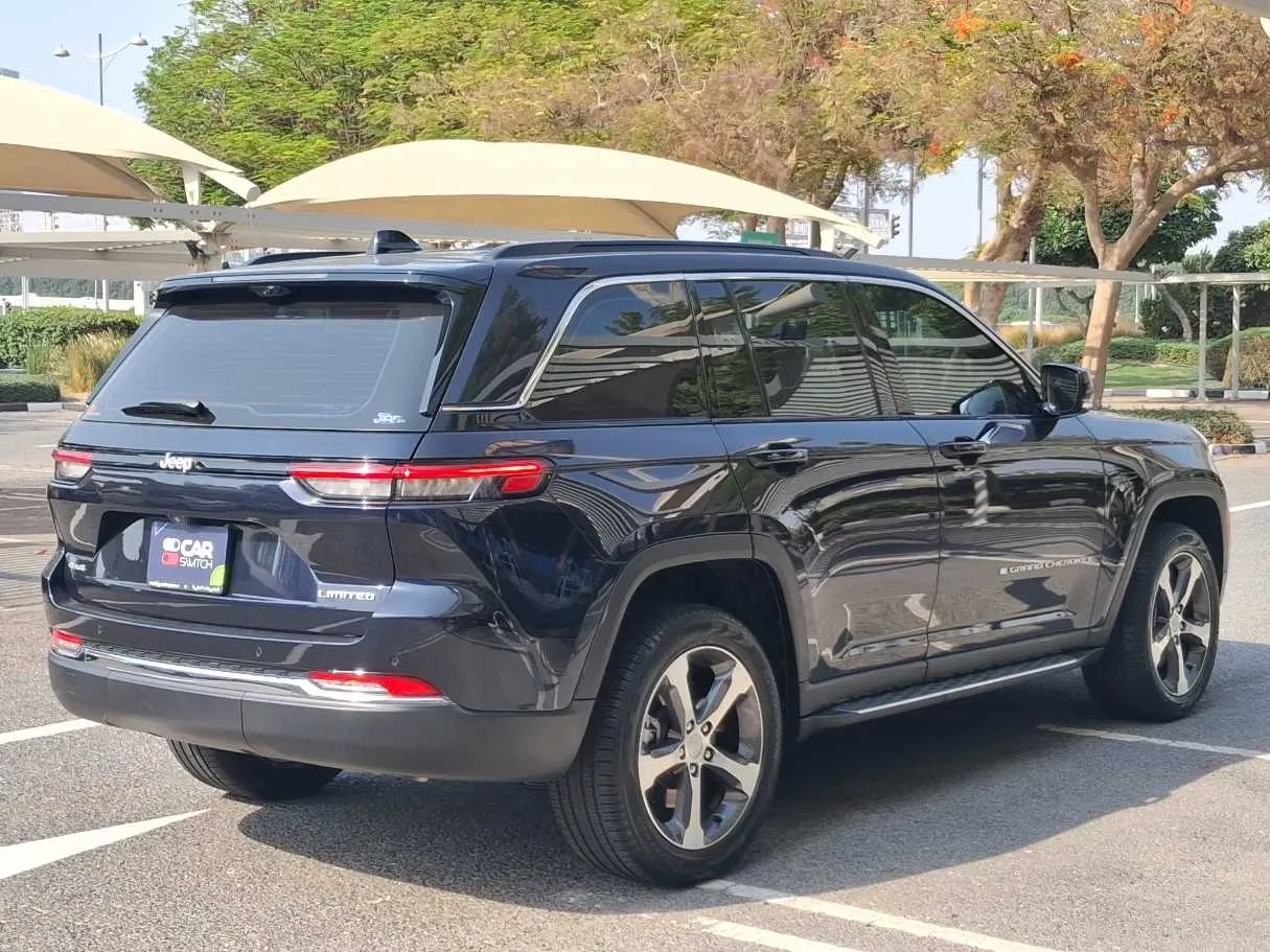 Car image 5