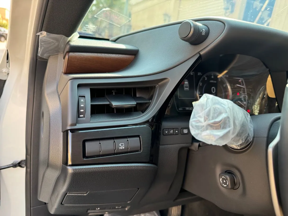 Car image 28