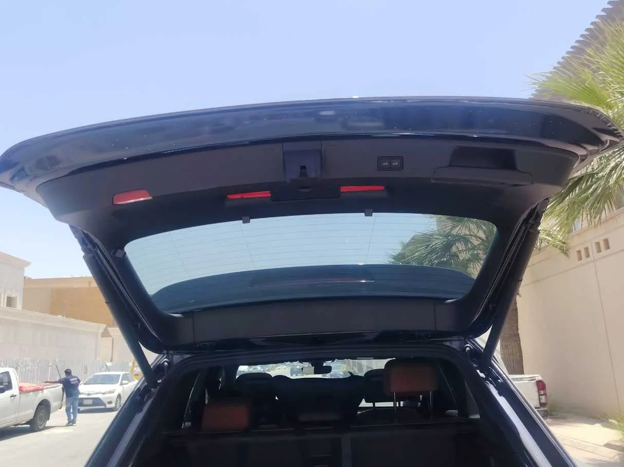 Car image 20