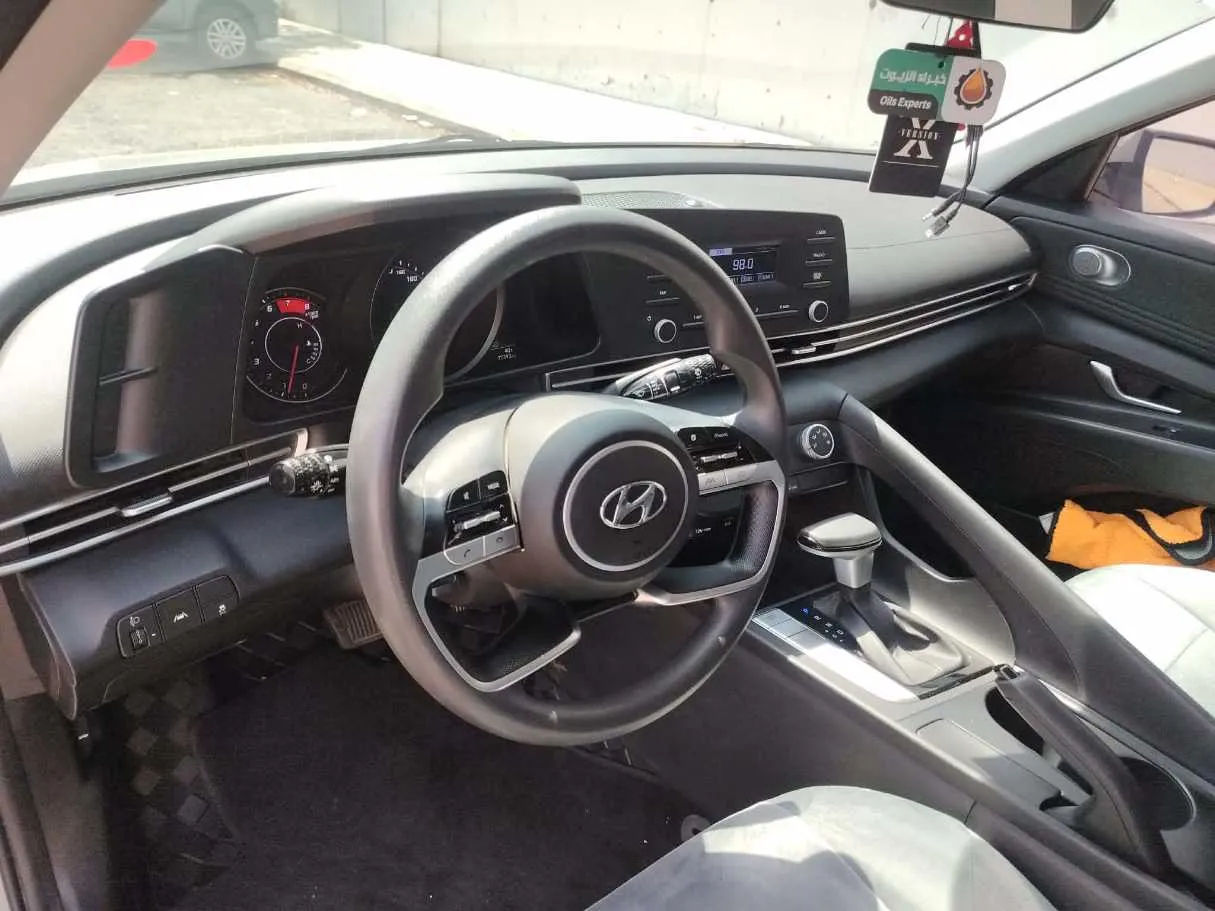 Car image 14