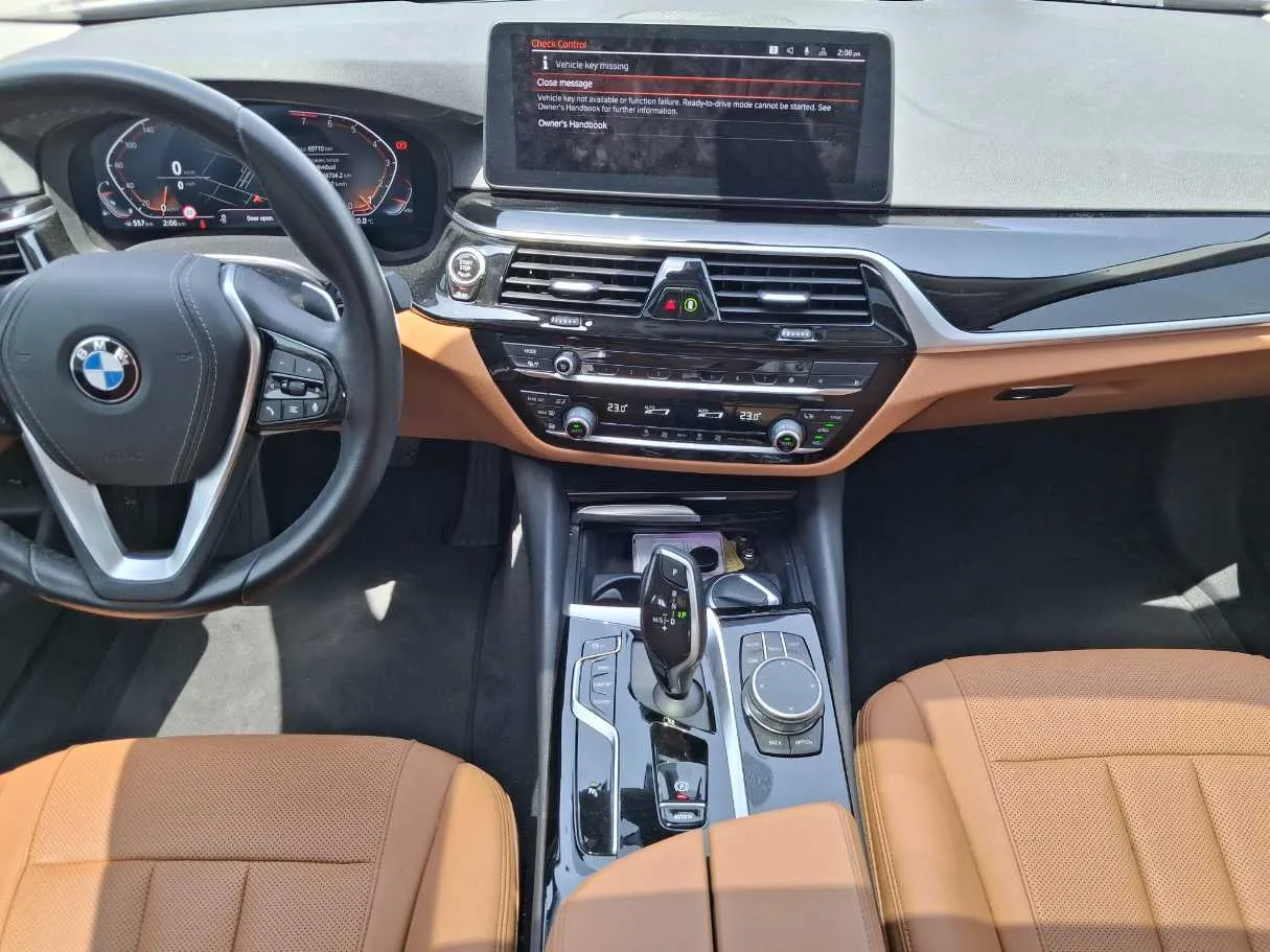 Car image 17