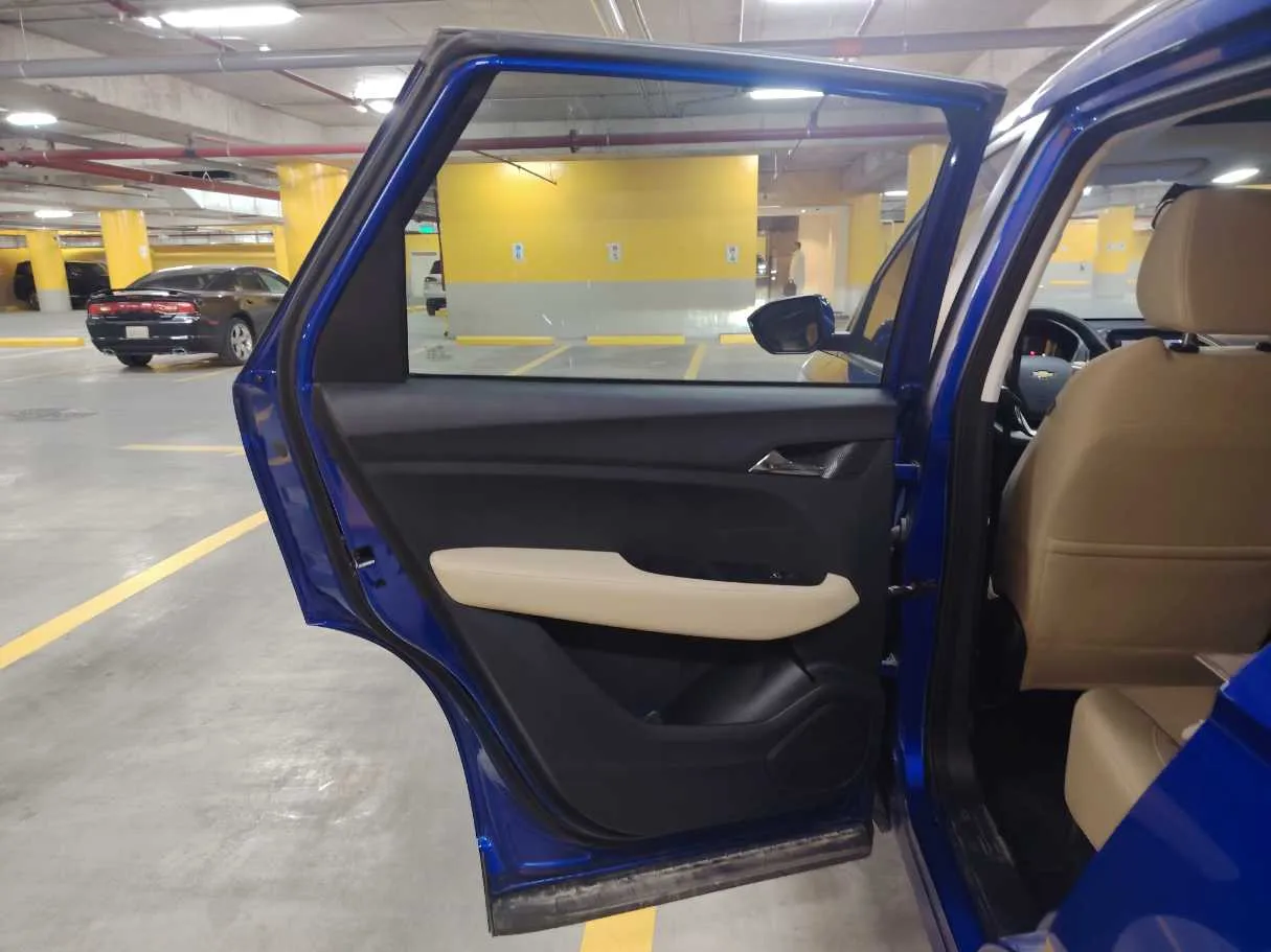 Car image 16