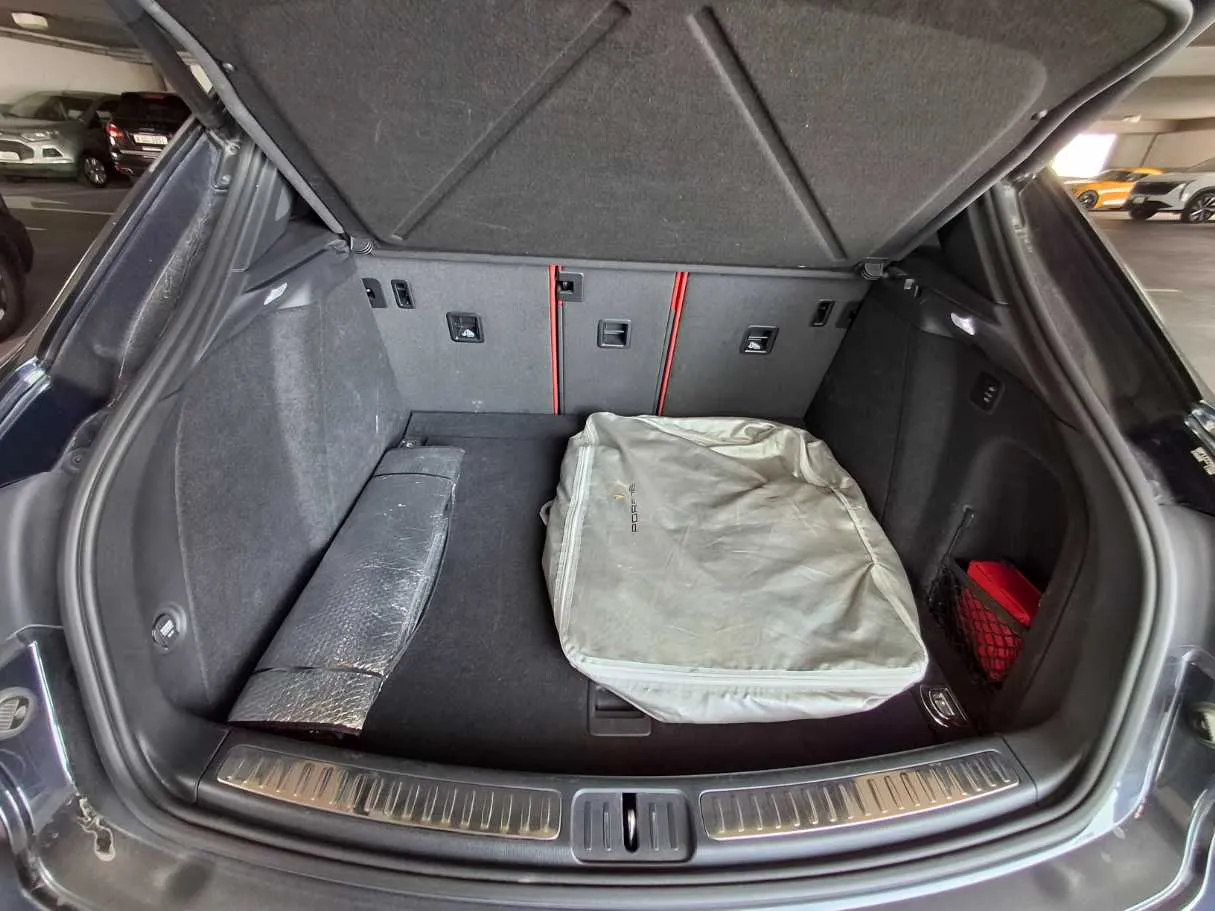 Car image 19
