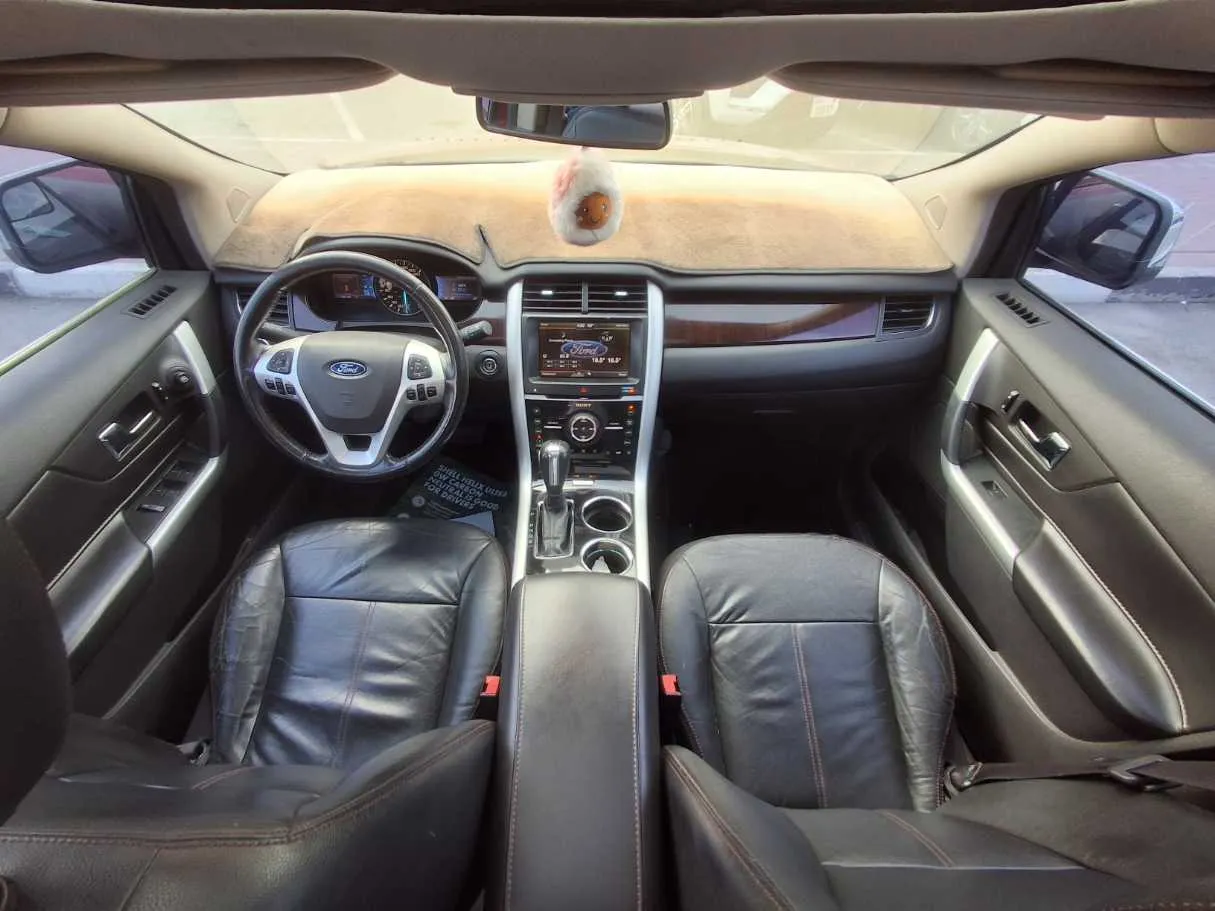 Car image 14