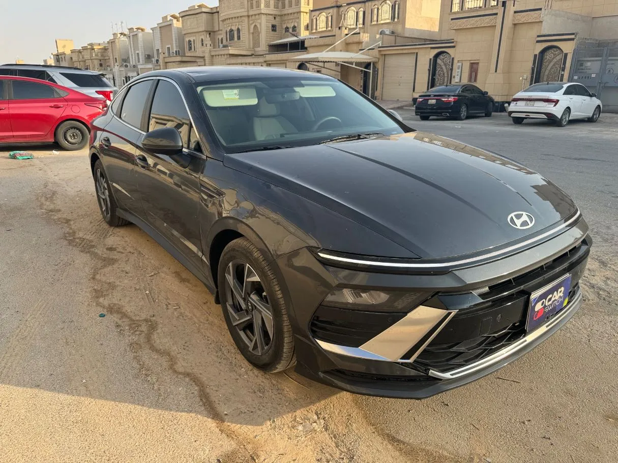 Car image 3