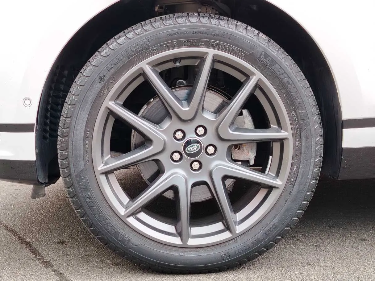 Car image 10