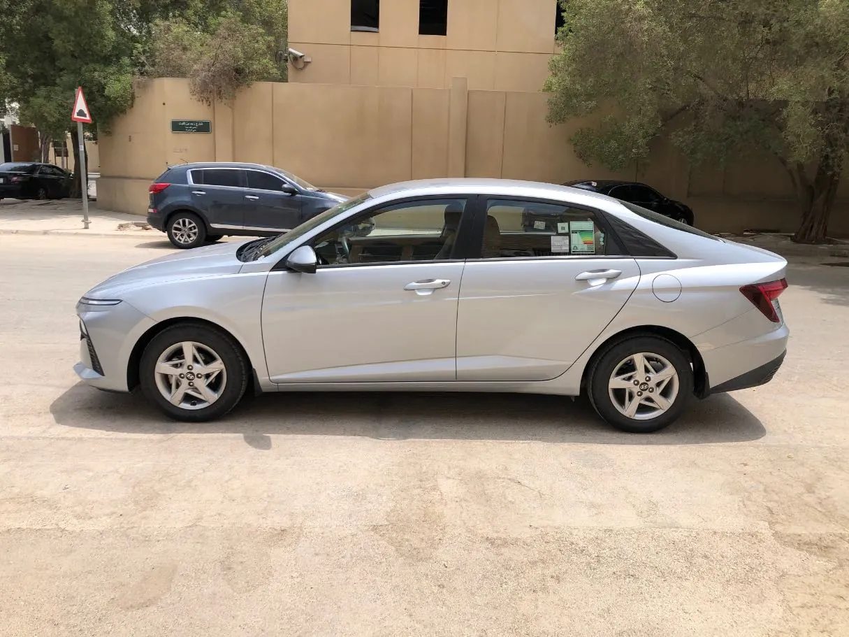 Car image 8