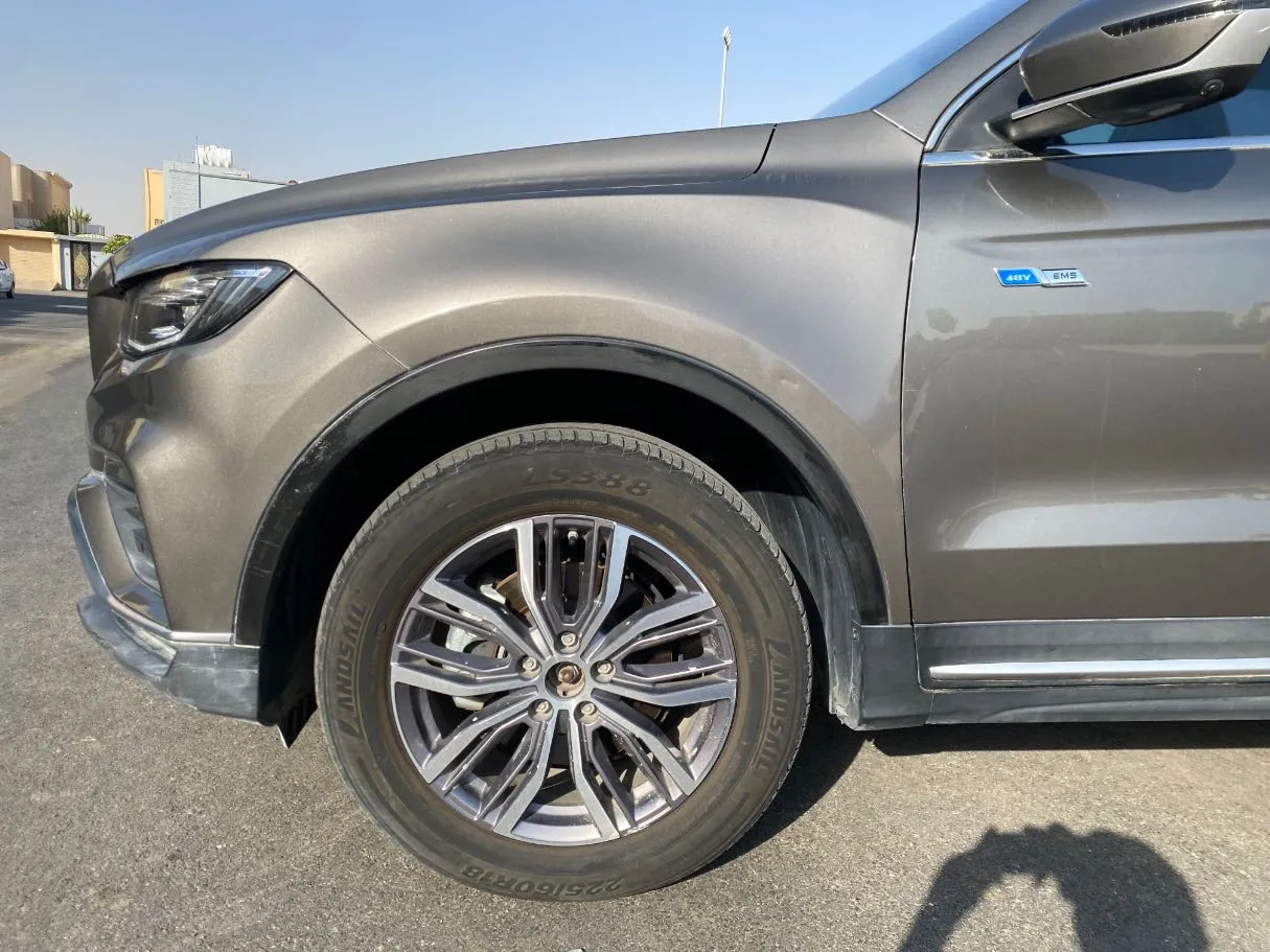 Car image 9