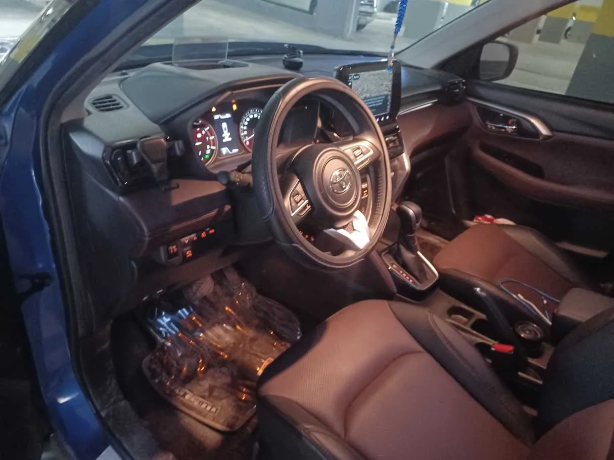 Car image 12