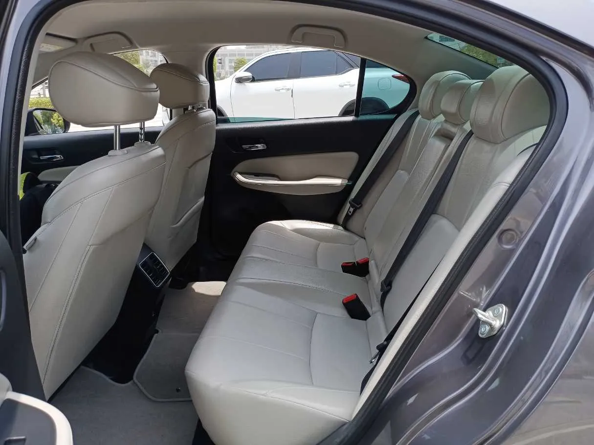 Car image 13