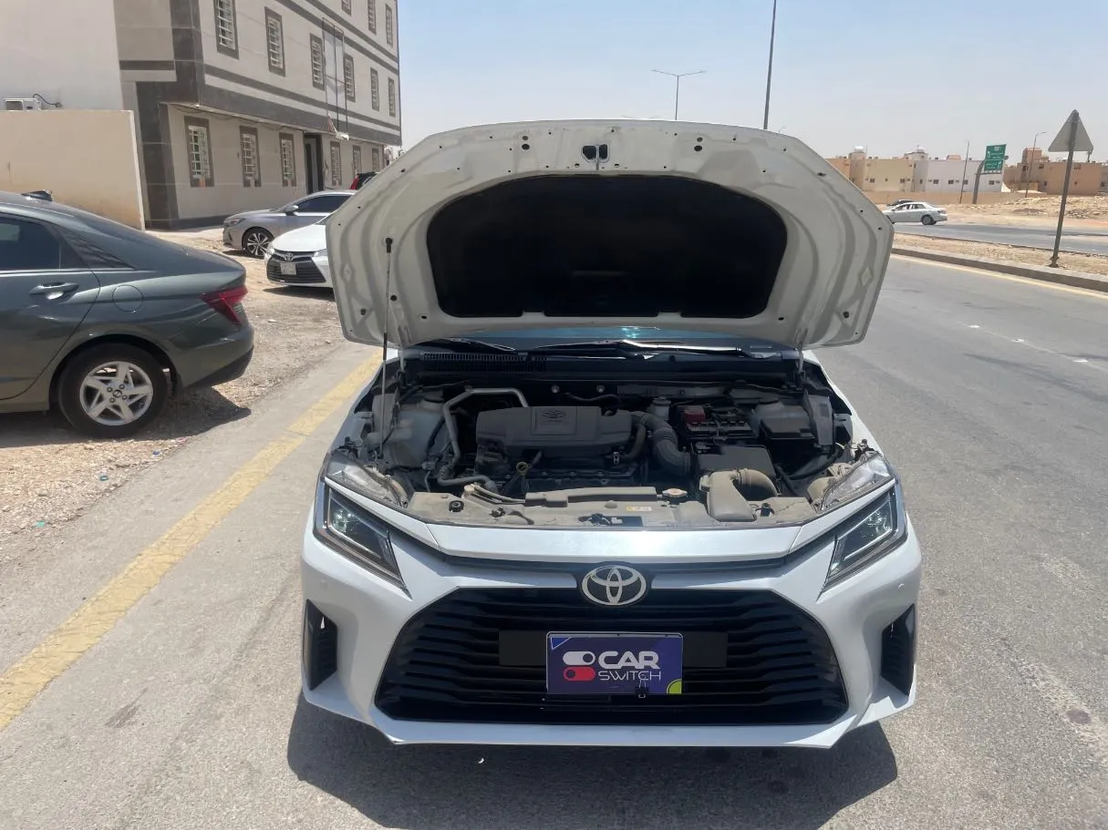Car image 25