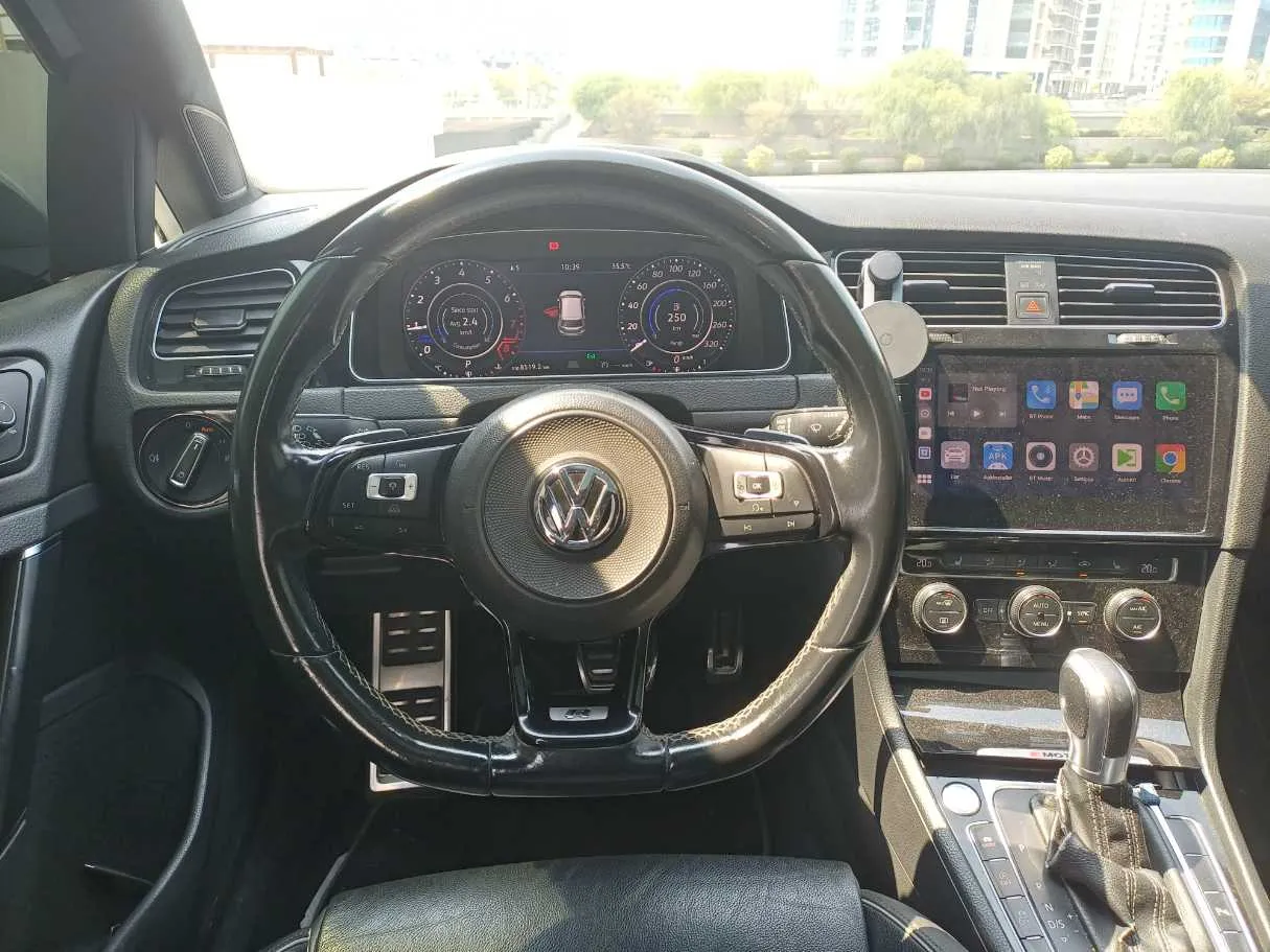 Car image 14