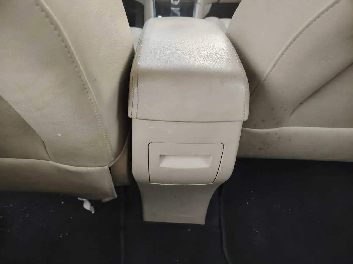 Car image 32